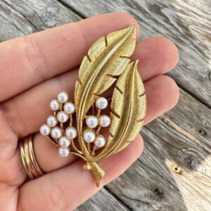 Vintage Jewelry Gold Tone Leaves  faux pearl Brooch Pin
